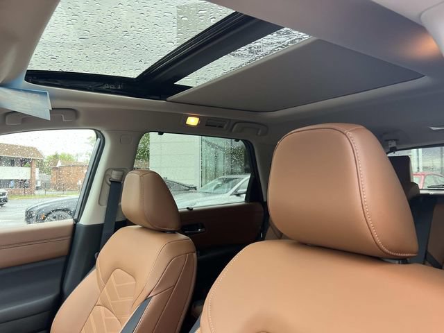 Used 2024 Nissan Pathfinder Platinum w/ Cargo Package AWD/4WD image 19