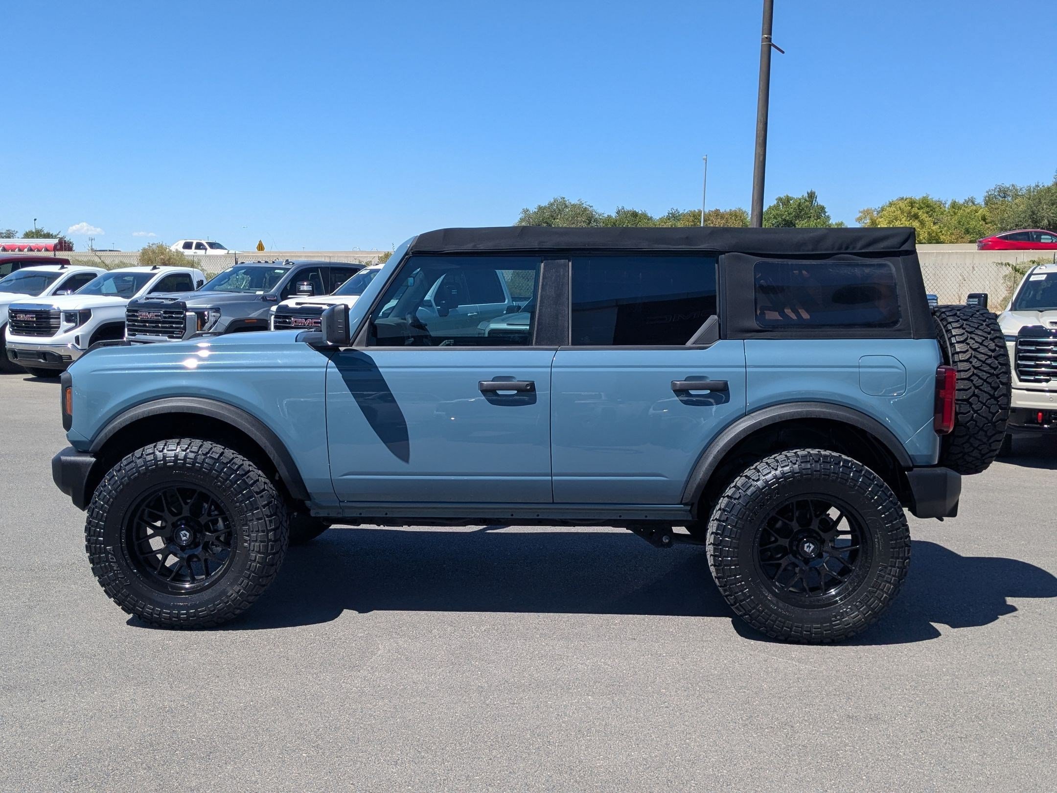 Used 2022 Ford Bronco 4-Door AWD/4WD image 2