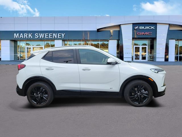 Used 2025 Buick Encore GX Sport Touring FWD image 32