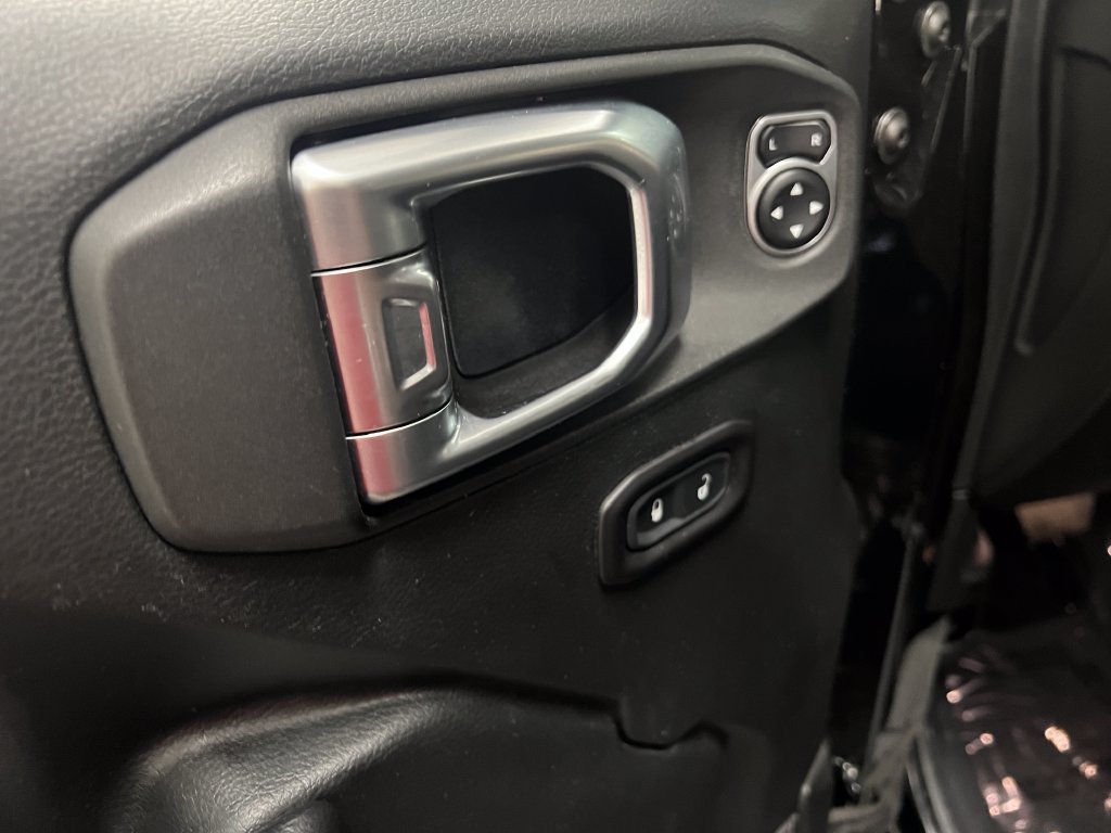 Used 2018 Jeep Wrangler Sport AWD/4WD image 12