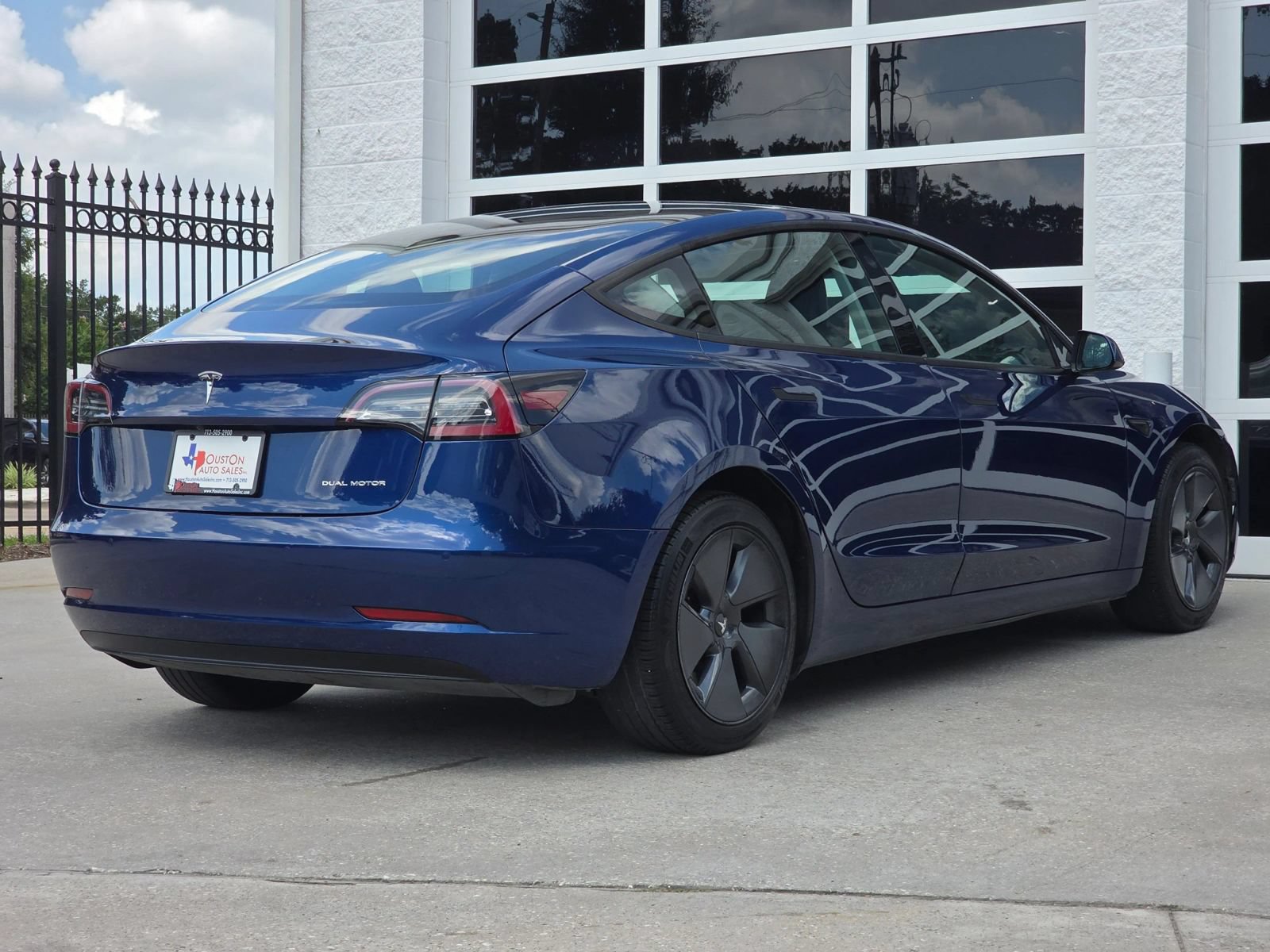 Used 2022 Tesla Model 3 Long Range AWD/4WD image 4