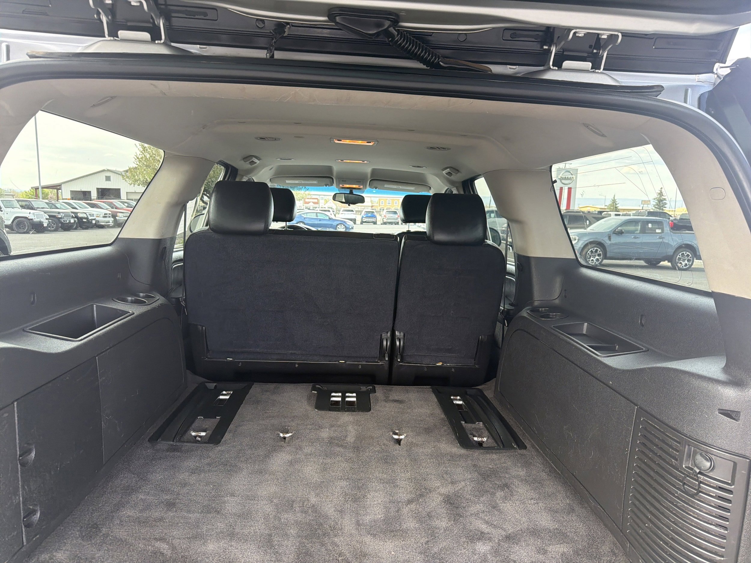 Used 2011 GMC Yukon XL SLE image 9