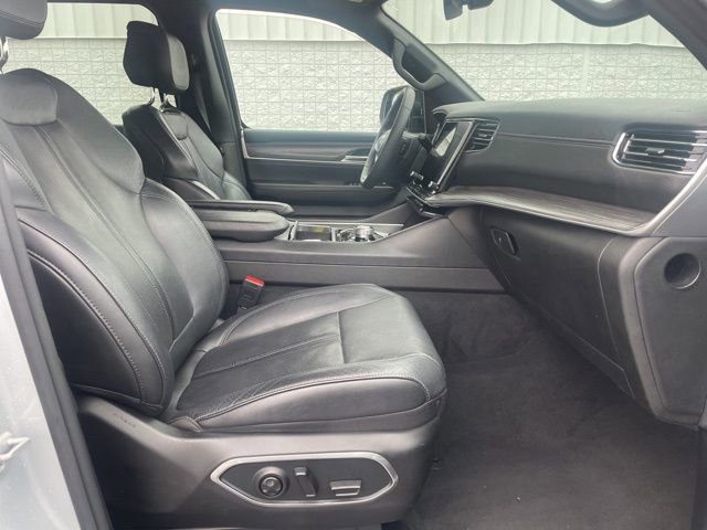 Used 2023 Jeep Wagoneer L Series II image 16