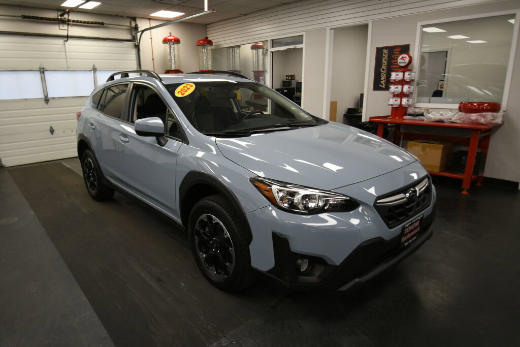 Used 2023 Subaru Crosstrek 2.0i Premium image 2