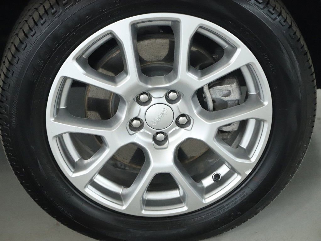 Used 2024 Jeep Compass Latitude image 10