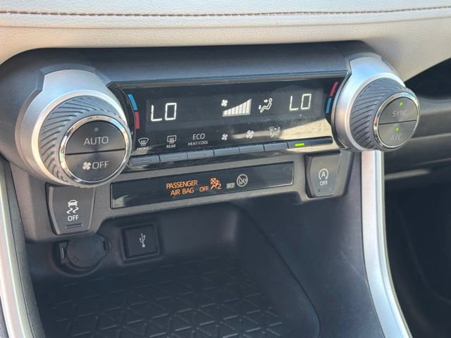Used 2020 Toyota RAV4 XLE w/ Convenience Package FWD image 28