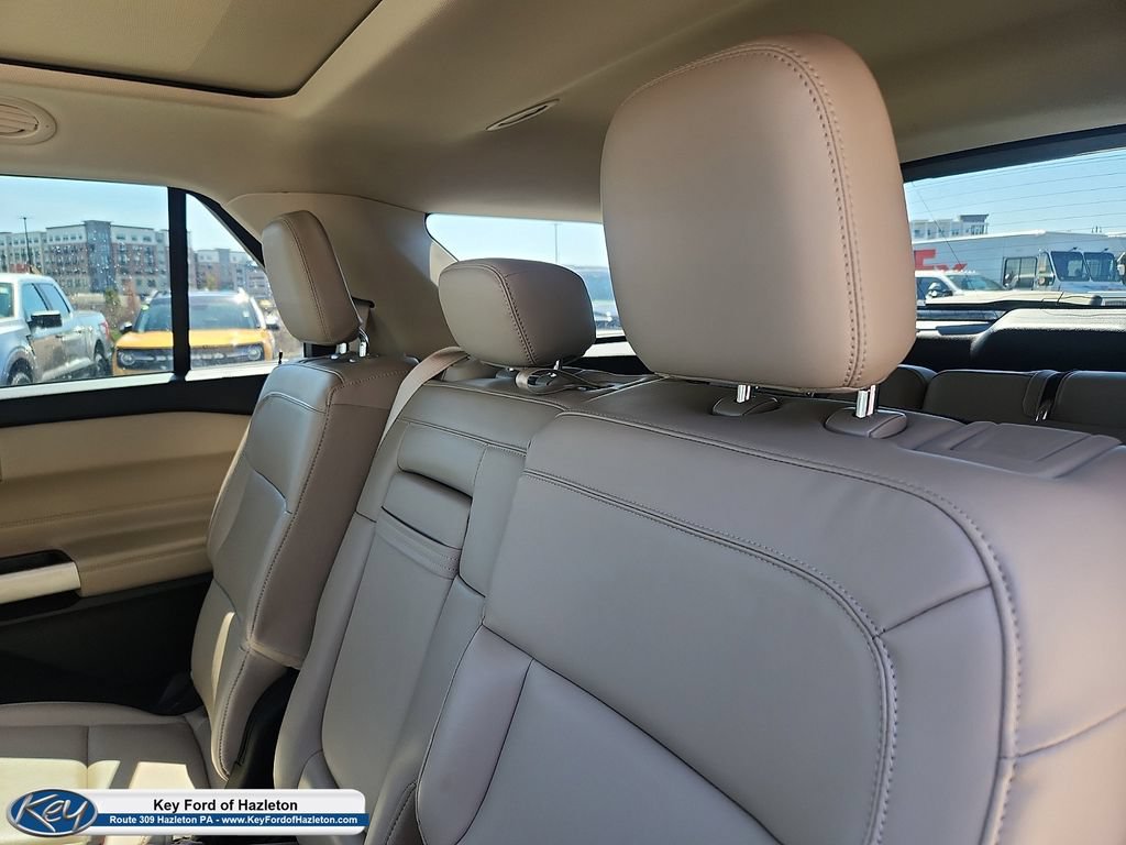 Used 2022 Ford Explorer XLT w/ Equipment Group 202A AWD/4WD image 27