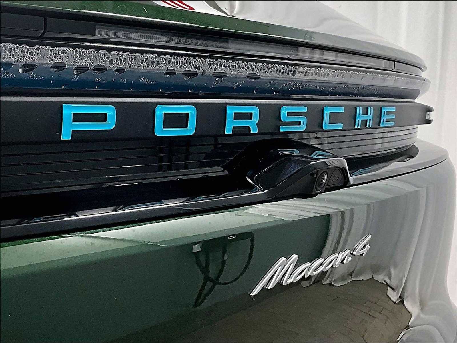 Used 2025 Porsche Macan 4 Electric image 33