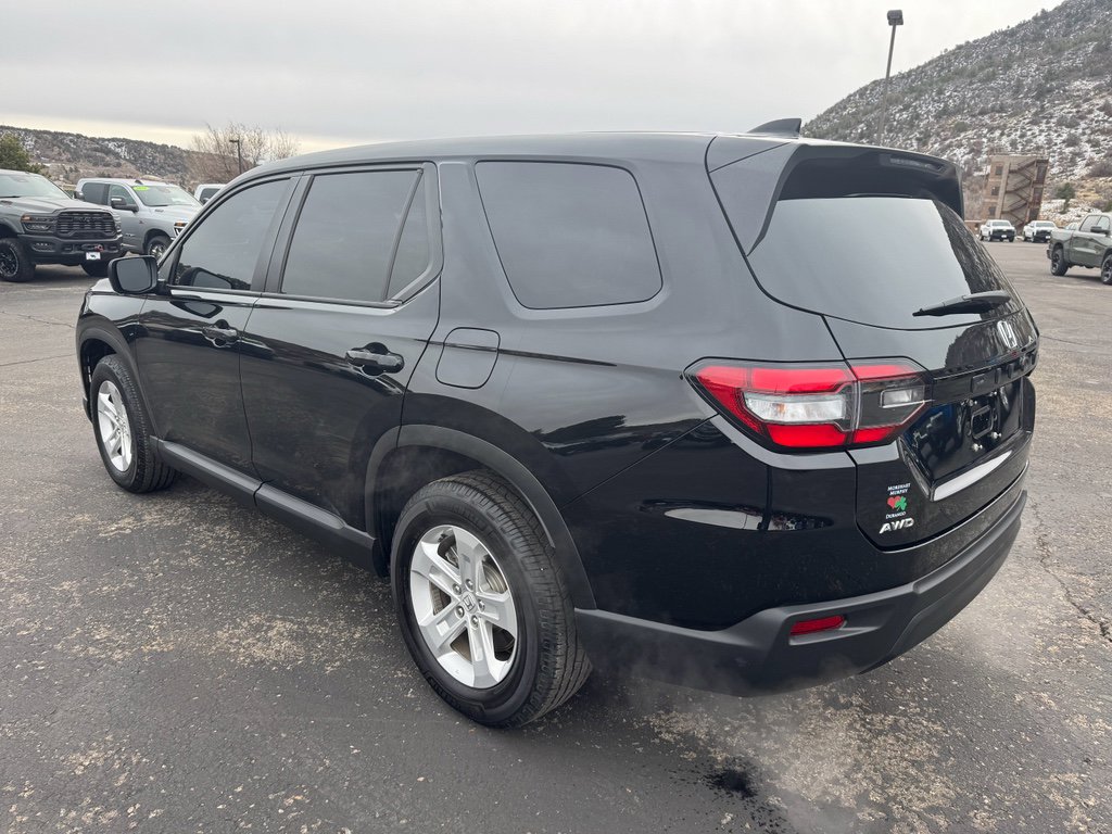 Used 2024 Honda Pilot LX image 5