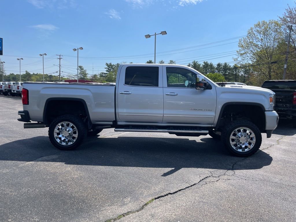 Used 2019 GMC Sierra 2500 Denali w/ Duramax Plus Package AWD/4WD image 8