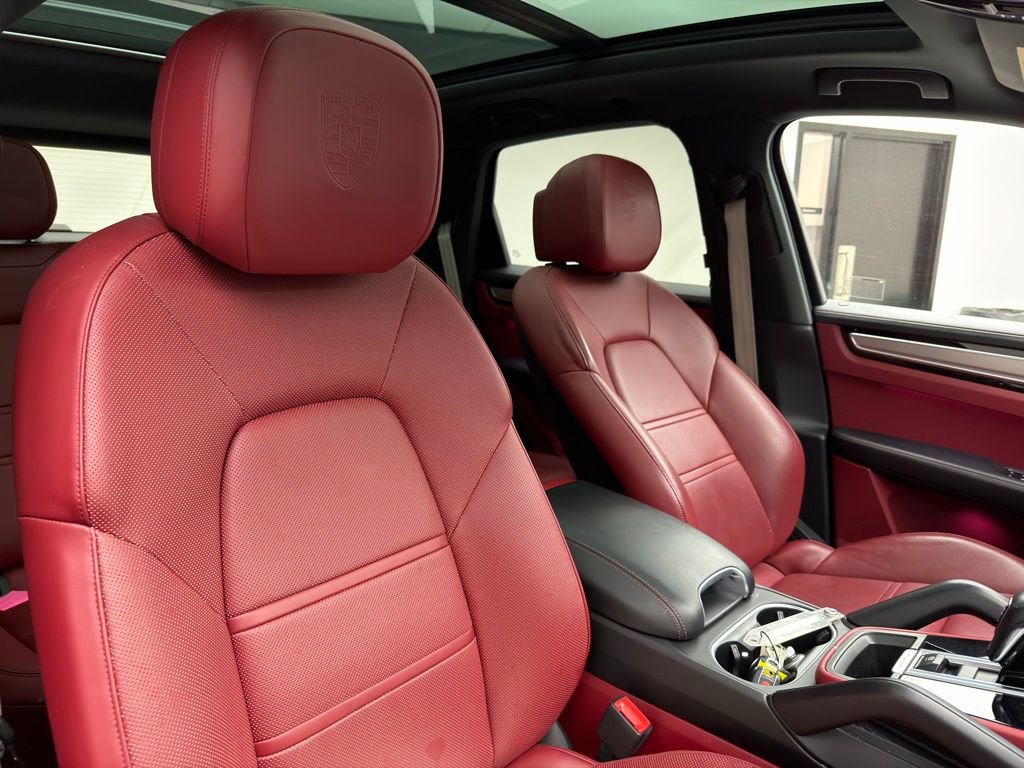 Used 2023 Porsche Cayenne image 3