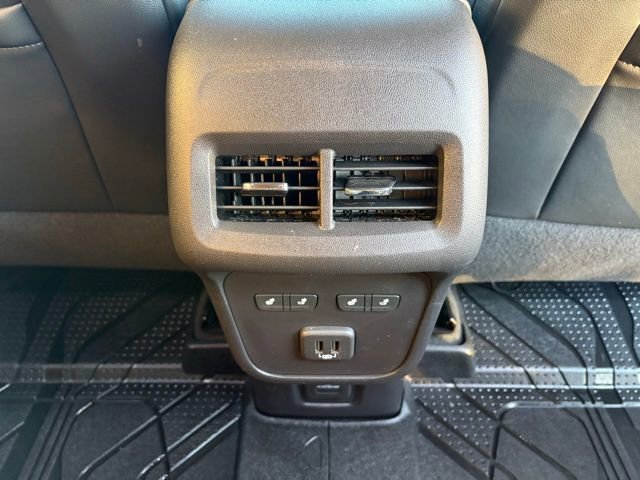 Used 2024 Chevrolet Equinox Premier image 35