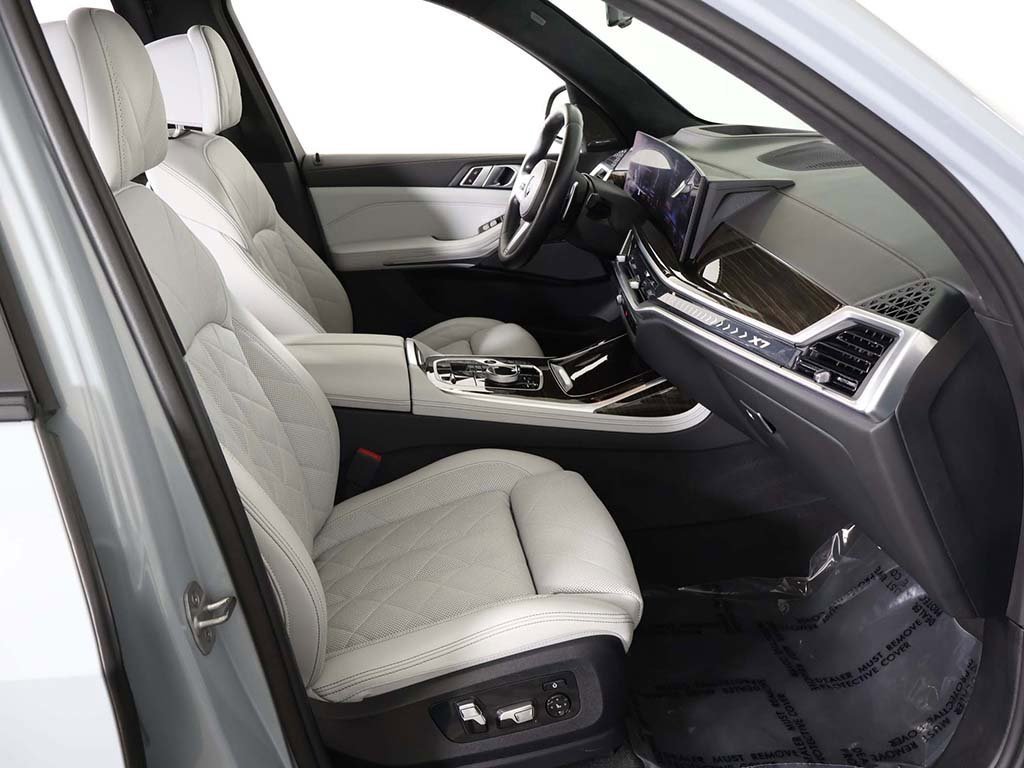 Used 2024 BMW X7 xDrive40i w/ Executive Package image 36