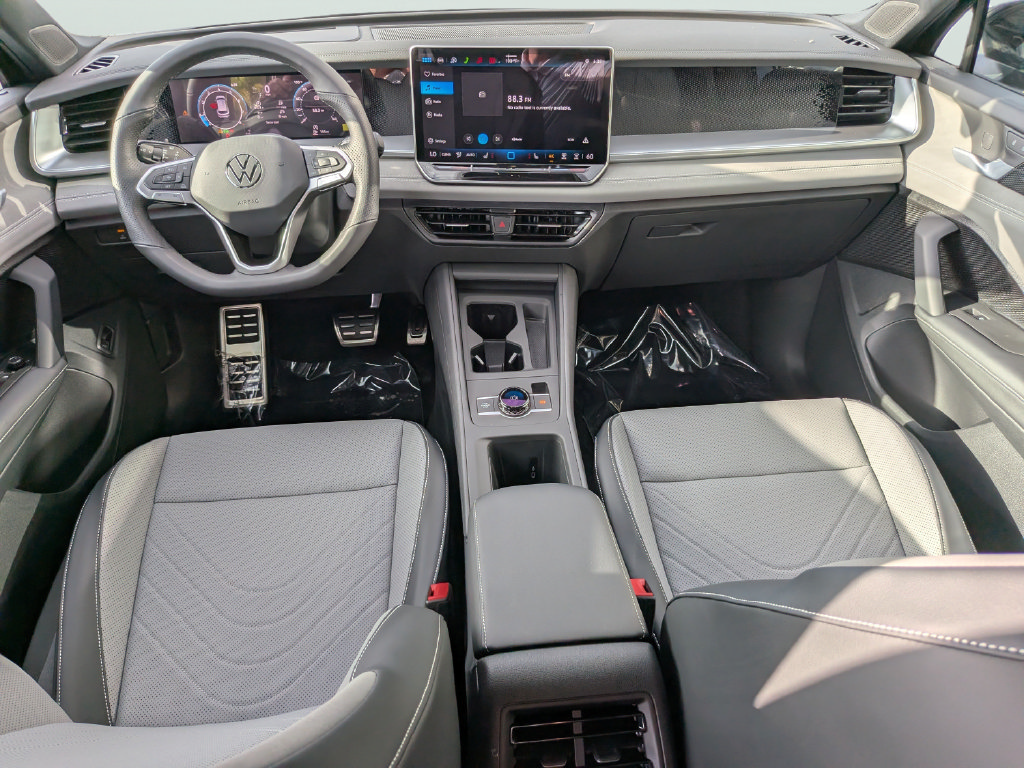 New 2026 Volkswagen Tiguan SE R-Line FWD image 10