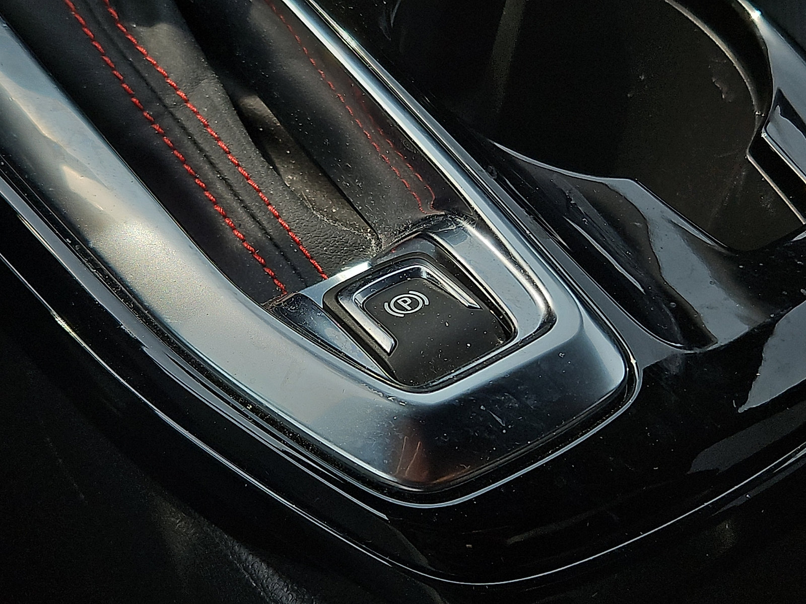 Used 2024 Chevrolet Trax RS FWD image 24