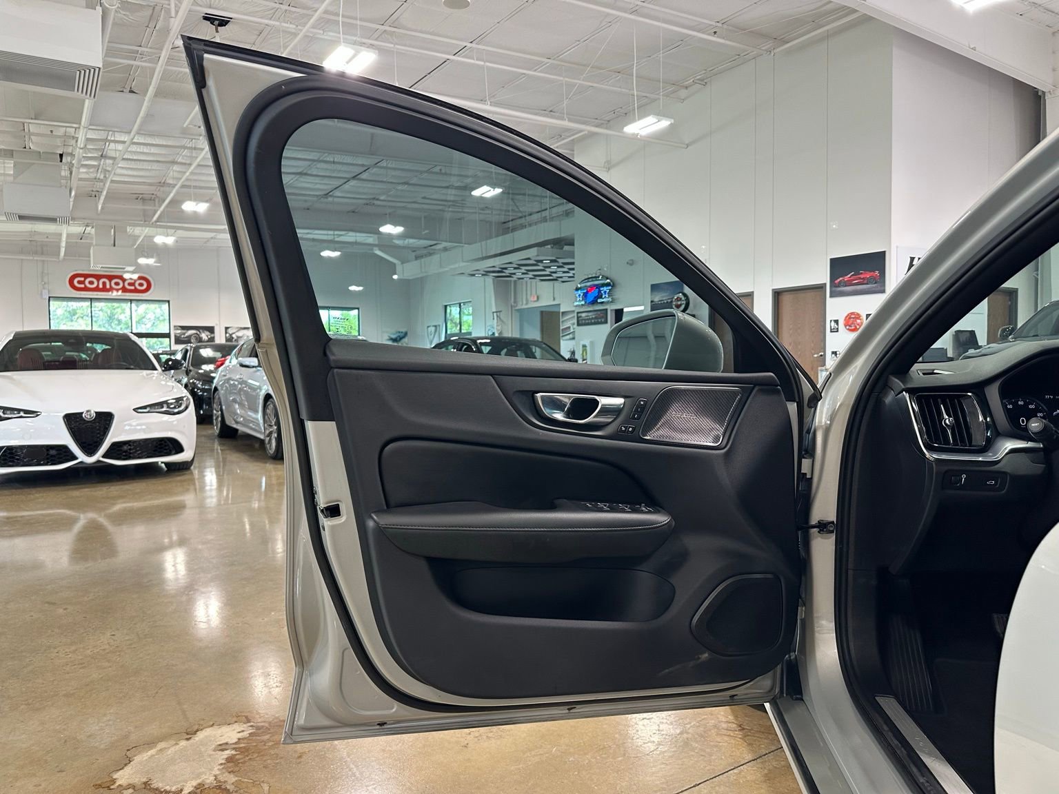 Used 2020 Volvo S60 T5 Momentum image 10