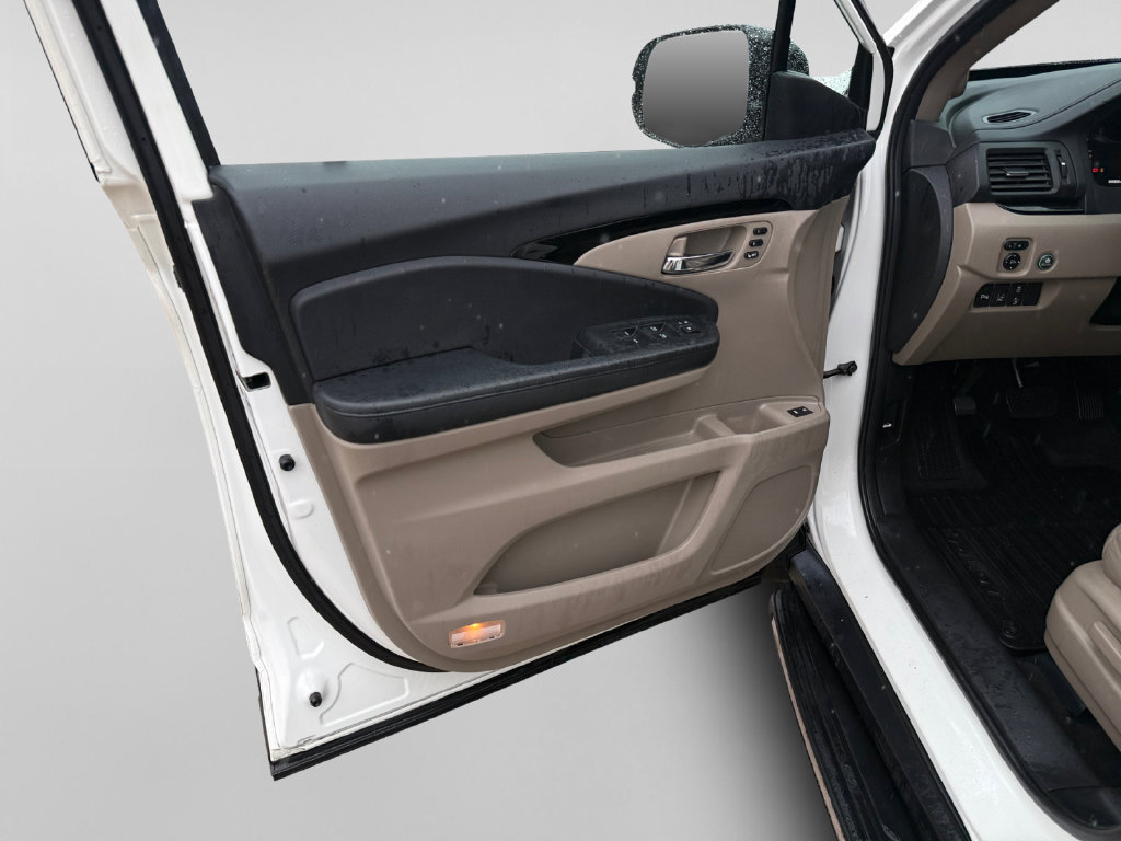 Used 2016 Honda Pilot Touring image 16