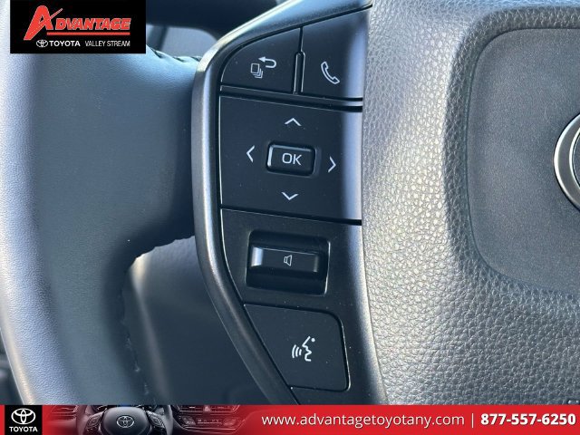 Used 2023 Toyota Prius LE AWD/4WD image 22