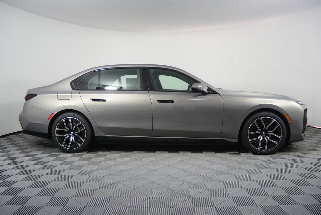 New 2026 BMW i7 xDrive60 AWD/4WD image 2