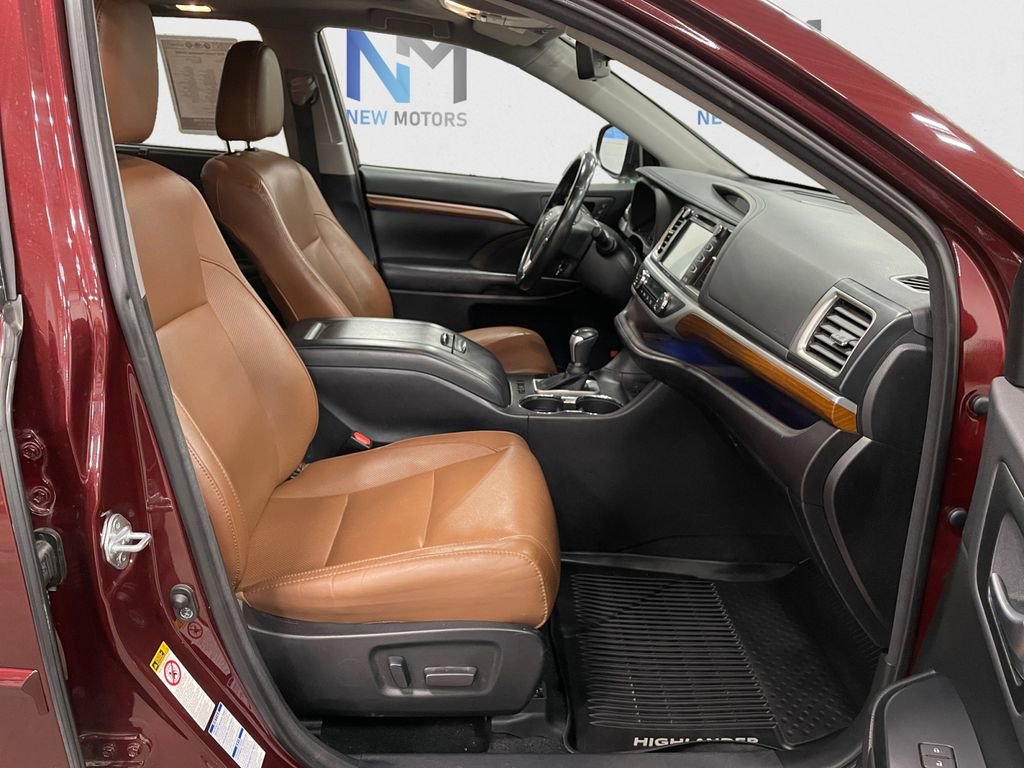 Used 2018 Toyota Highlander Limited w/ Protection Package #3 AWD/4WD image 15