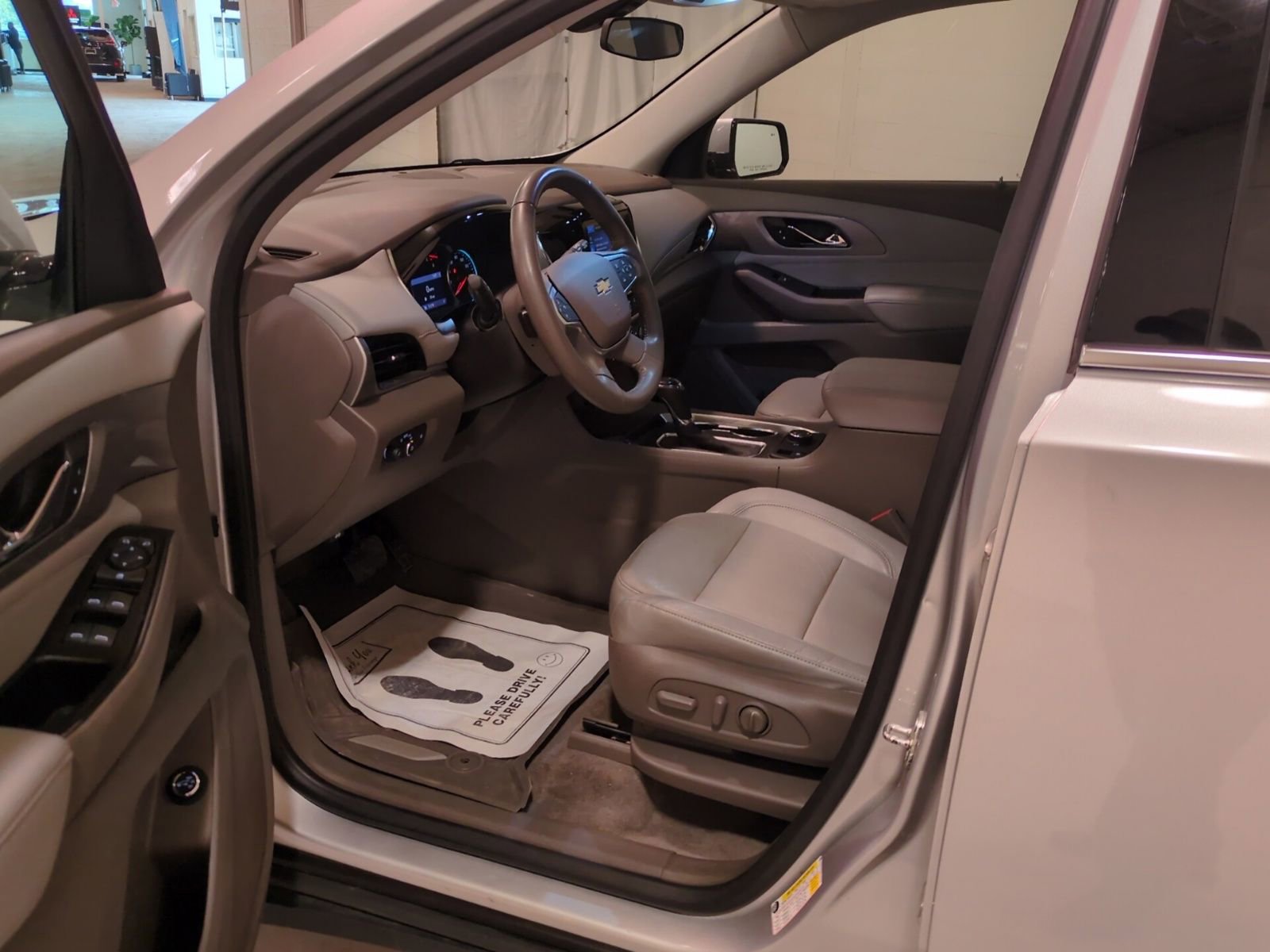 Used 2020 Chevrolet Traverse LT w/ LPO, Floor Liner Package AWD/4WD image 17