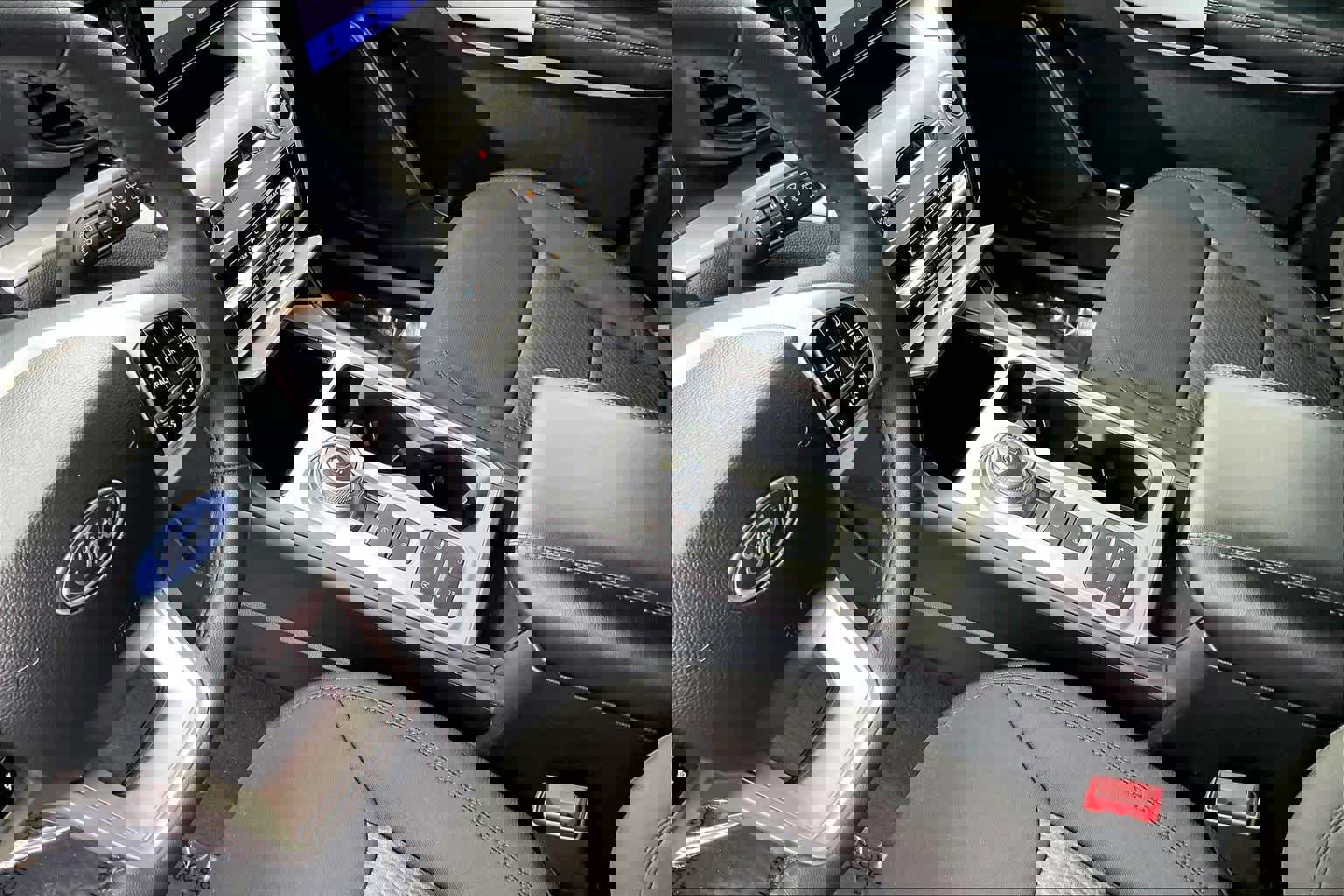 Used 2023 Ford Explorer XLT image 17