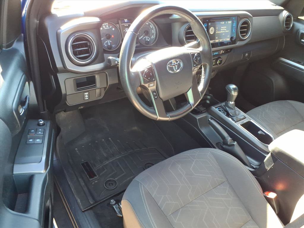 Used 2017 Toyota Tacoma TRD Sport AWD/4WD image 17