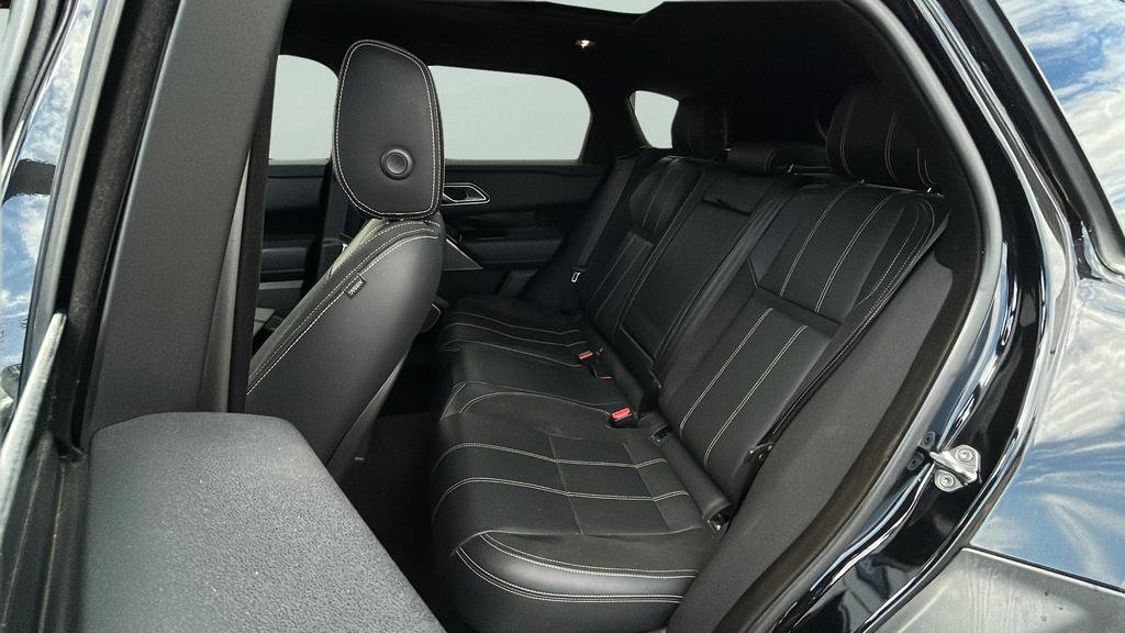 Used 2018 Land Rover Range Rover Velar R-Dynamic SE AWD/4WD image 16