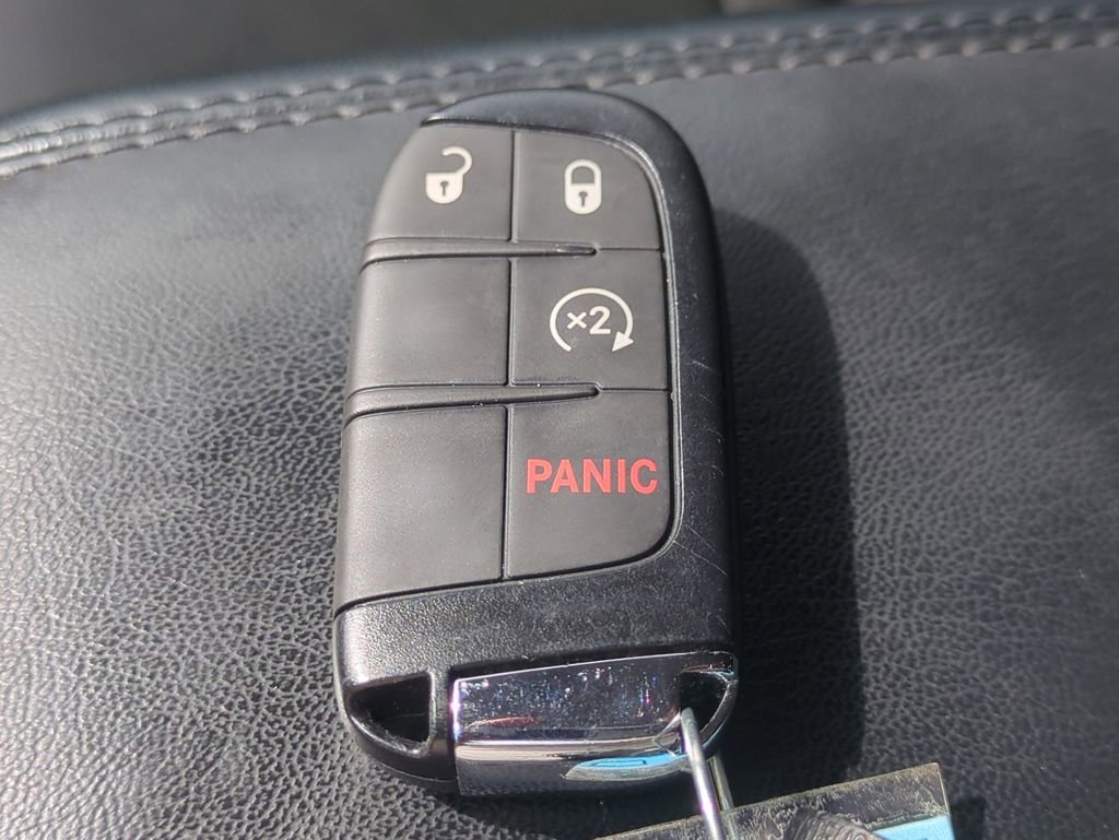 Used 2022 Jeep Compass Latitude w/ Sun and Sound Group AWD/4WD image 32