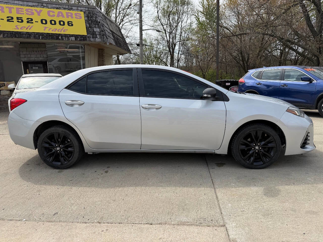 Used 2017 Toyota Corolla SE w/ Carpet Mat Package (TMS) image 8