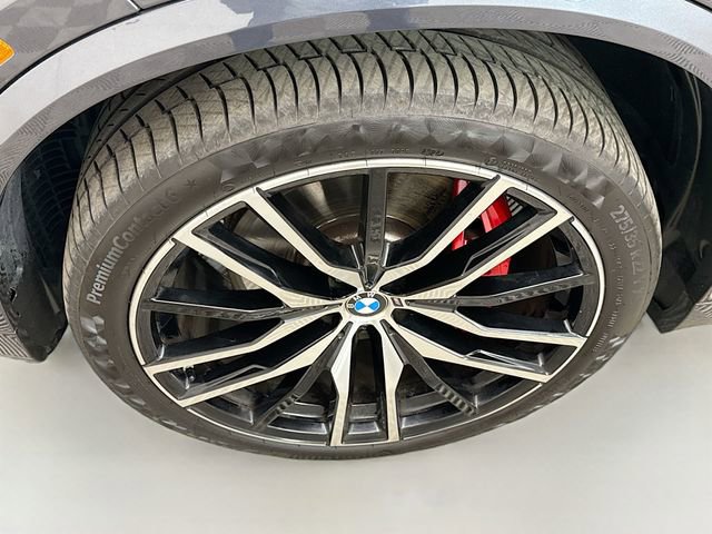 Used 2021 BMW X5 xDrive40i w/ M Sport Package image 32