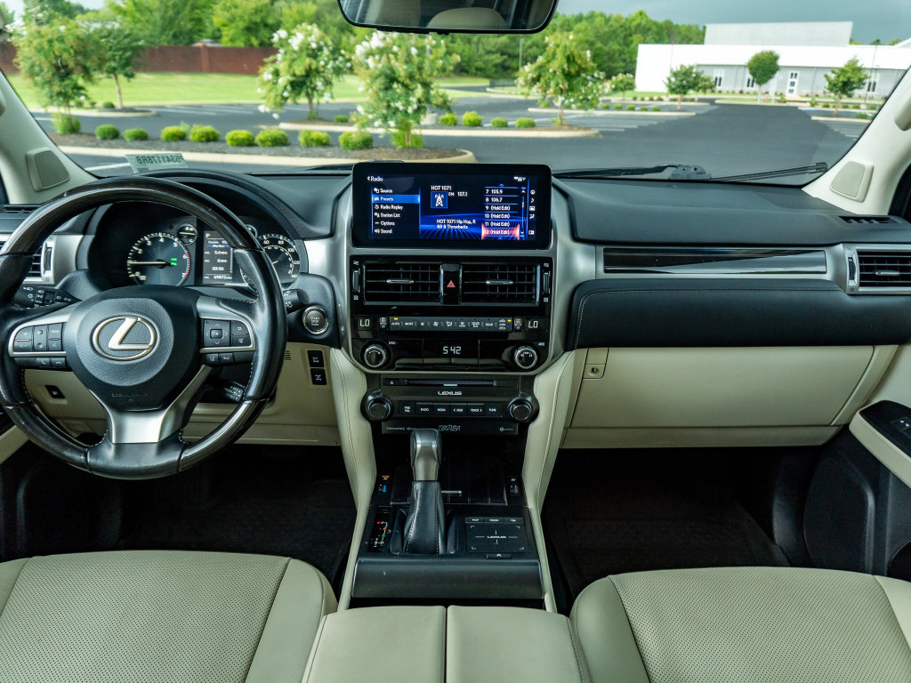 Used 2023 Lexus GX 460 Premium w/ Accessory Package AWD/4WD image 21
