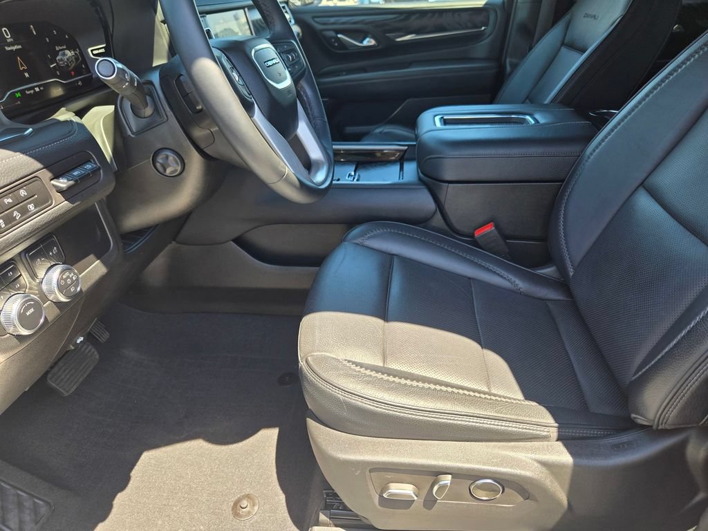 Used 2023 GMC Yukon Denali w/ LPO, Floor Liner Package AWD/4WD image 16