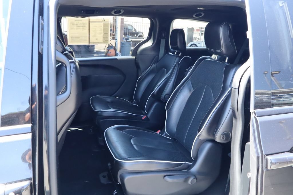 Used 2024 Chrysler Pacifica Premium FWD image 37