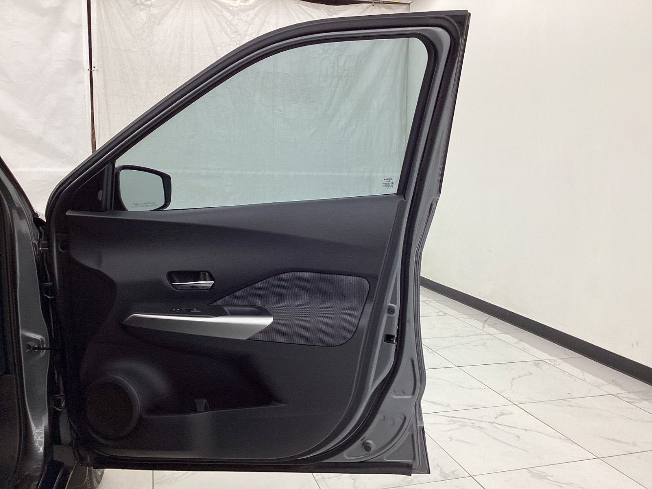 Used 2018 Nissan Kicks SV image 19