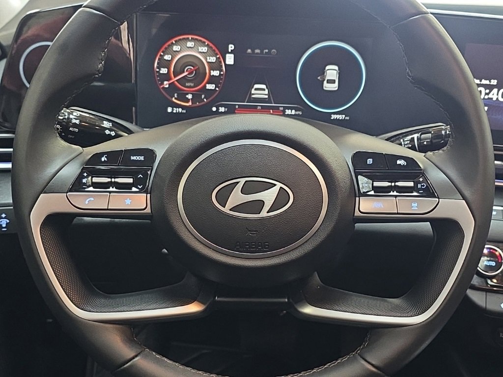 Certified 2024 Hyundai Elantra Limited image 16