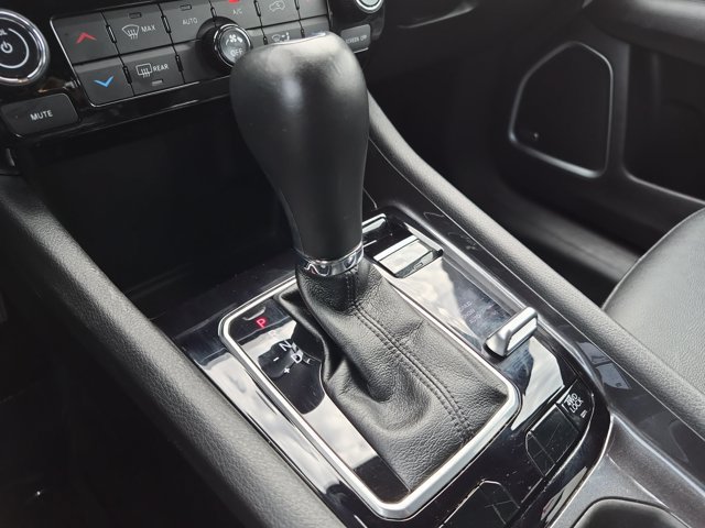 Used 2025 Jeep Compass Latitude w/ Sun & Sound Group AWD/4WD image 16