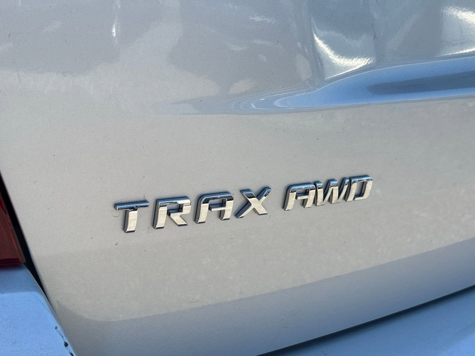 Used 2022 Chevrolet Trax LT w/ LT Convenience Package AWD/4WD image 3