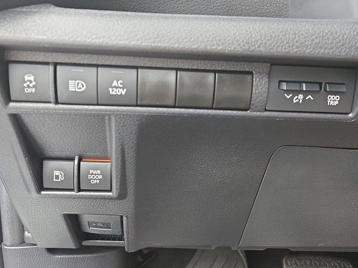 Certified 2025 Toyota Sienna Limited FWD image 24