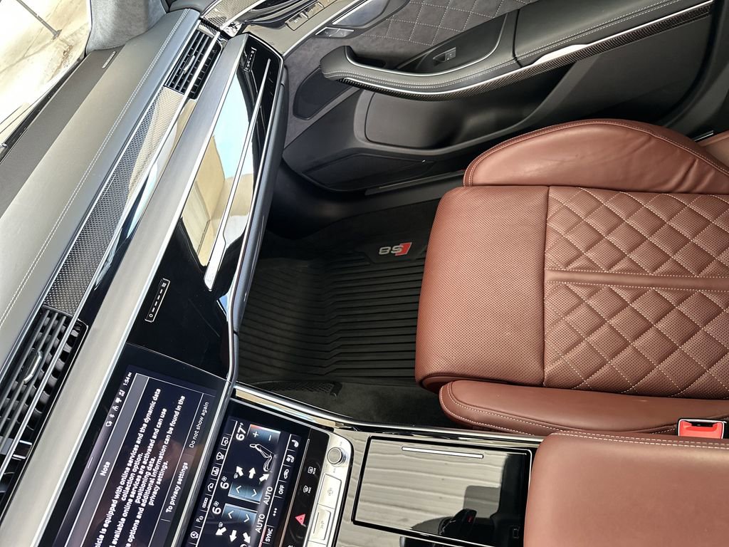 Used 2024 Audi S8 AWD/4WD image 24