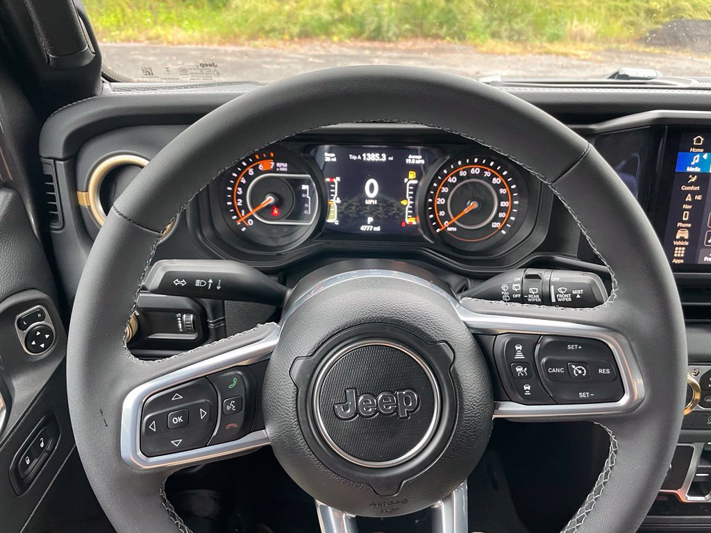 Used 2026 Jeep Wrangler Unlimited Sahara AWD/4WD image 16