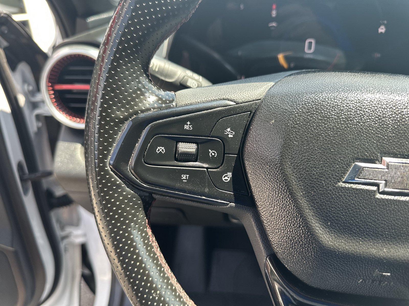Used 2025 Chevrolet Trax RS w/ Driver Confidence Package FWD image 12