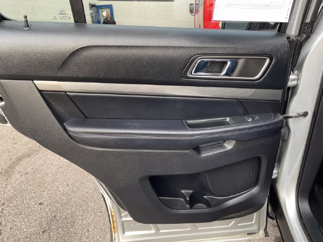 Used 2018 Ford Explorer XLT w/ Equipment Group 202A AWD/4WD image 30