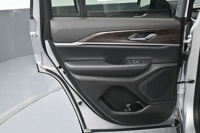 New 2026 Jeep Grand Cherokee Altitude AWD/4WD image 9