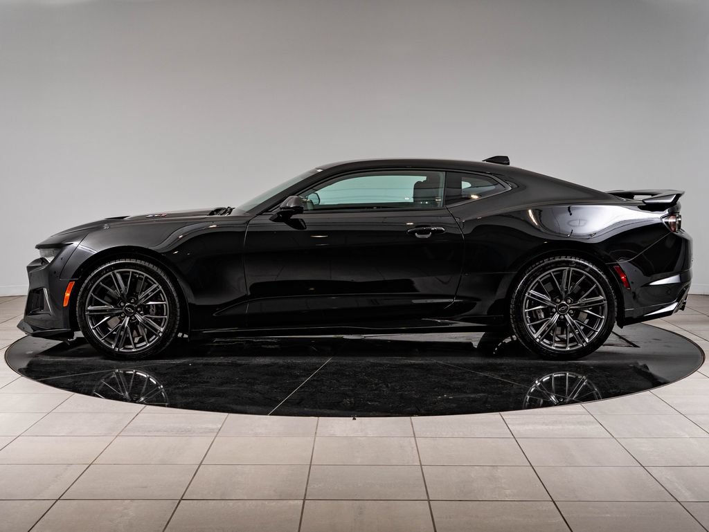 Used 2021 Chevrolet Camaro ZL1 RWD image 5