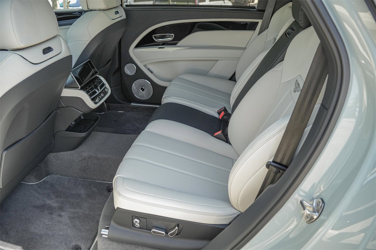 New 2025 Bentley Bentayga Extended Wheelbase image 40