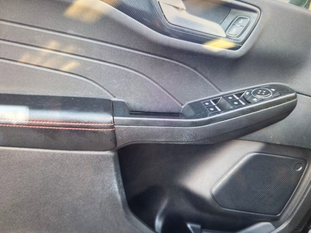 Used 2025 Ford Escape ST-Line AWD/4WD image 12