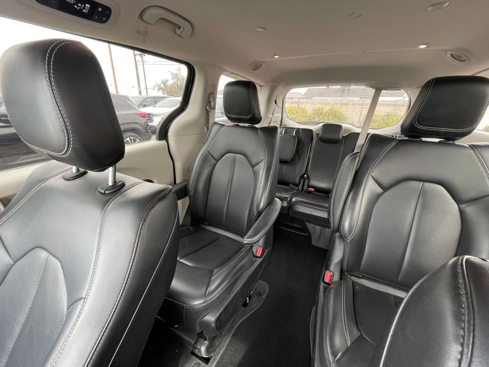 Used 2023 Chrysler Pacifica Touring-L image 42