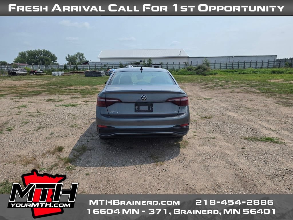 Used 2024 Volkswagen Jetta SE FWD image 7