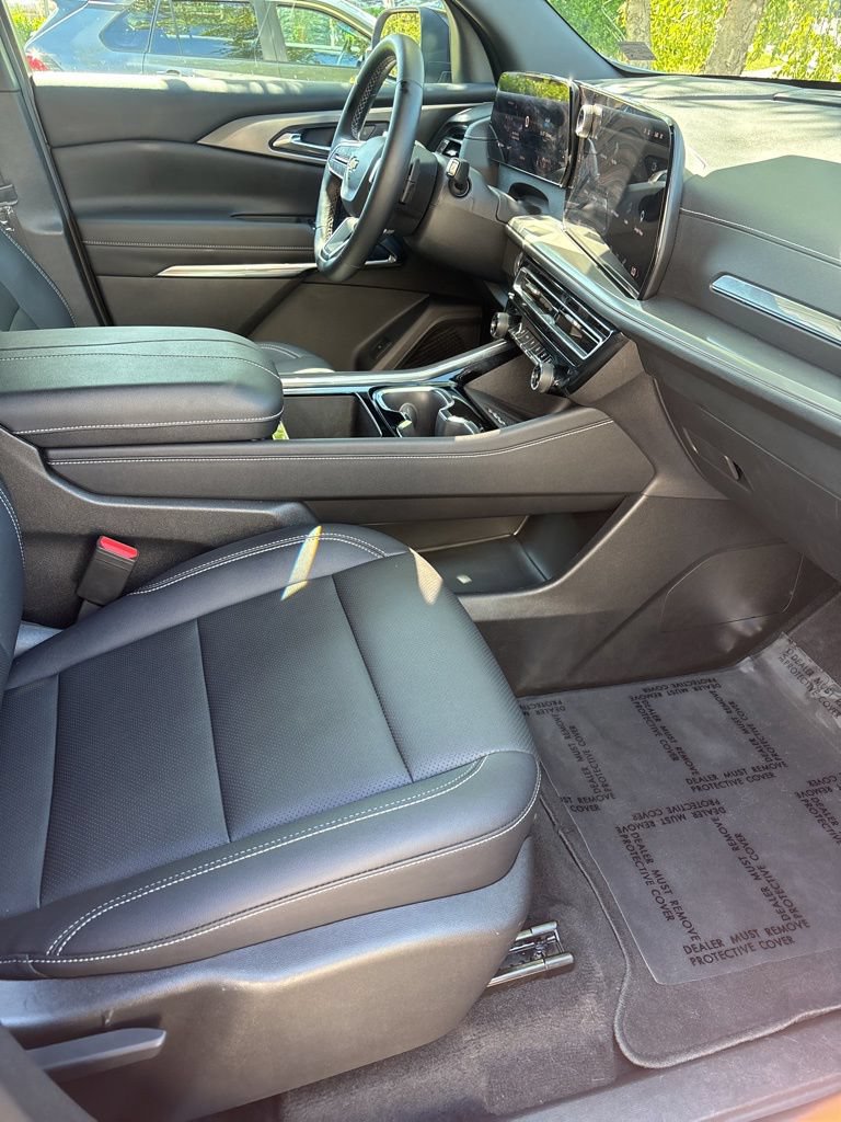 Used 2026 Chevrolet Traverse LT AWD/4WD image 23